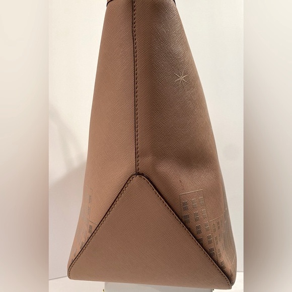 Henri Bendel || NYC Skyline W 57th Tote || EUC✨ w Dust Bag - Picture 9 of 16